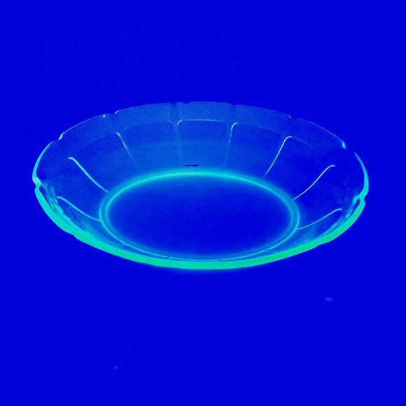 Set of Green Uranium Glass Oval Oblong Serving Dish Bowls (2) Scalloped Edges - Picture 5 of 5